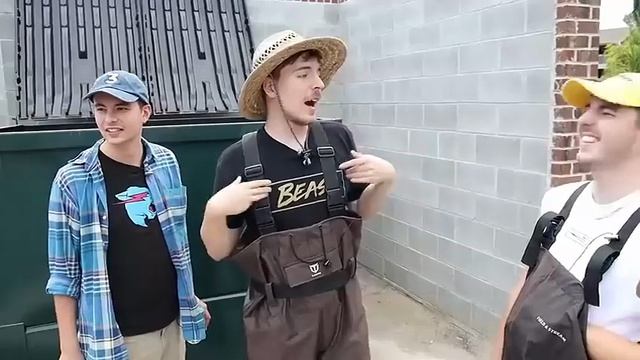 НАЙДИ 100 ПРЕДМЕТОВ В МУСОРКЕ И ПОЛУЧИ 10 000$ MRBEAST МИСТЕРБИСТ НА РУССКОМ