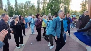 30 мая.Течёт ручей....