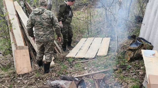 РЕКОНСТРУКЦИЯ ТАЁЖНОЙ ЗЕМЛЯНКИ /// СХОДИЛИ НА ПОДСЛУХ ГЛУХАРЯ НОЧЬ В ПАЛАТКЕ /// 2 # ЧАСТЬ .