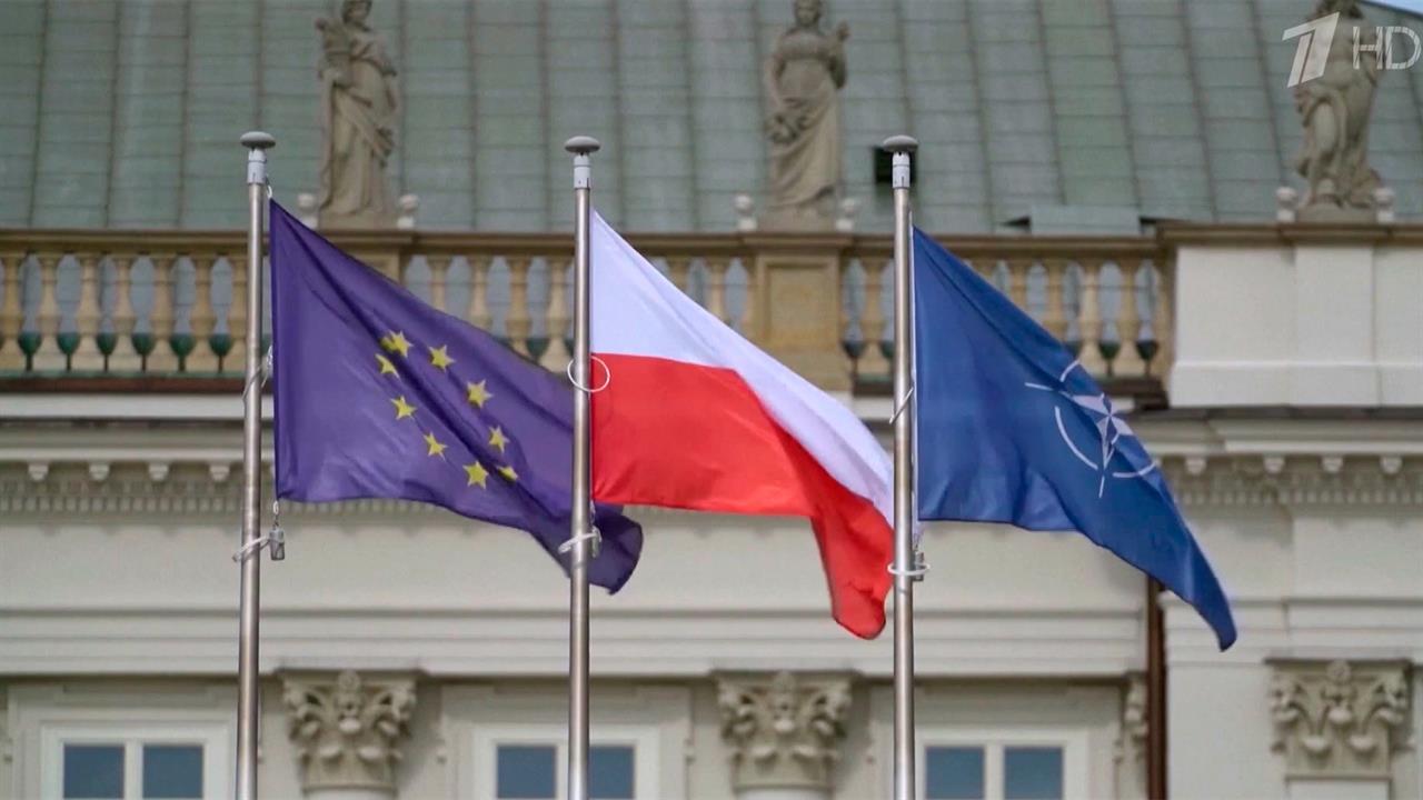 В Польше потребовали заблокировать процесс переговоров о вступлении Украины в ЕС. смотреть онлайн