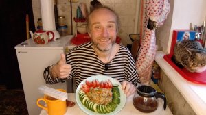Обед с котями. Рыжуля стал привыкать к паштету. Мукбанг. Обжор. Еда на камеру. Диета. Шизофрения.