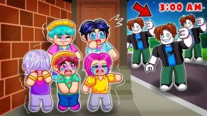 Наши ПЛЮШЕВЫЕ МАЛЫШИ из KPOP ПОЙМАЛИ ТРОЙНЯШЕК, РАЗМАХИВАЮЩИХ БЕКОНОМ в 3 часа ночи в Roblox!