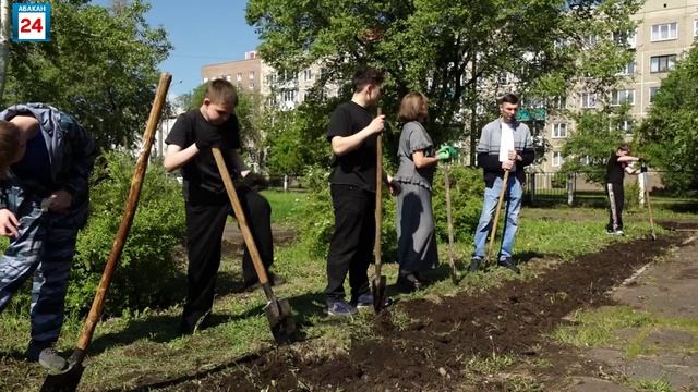 Труд на благо школы и кошелька: в столице Хакасии свою работу начали трудовые отряды школьников смотреть онлайн
