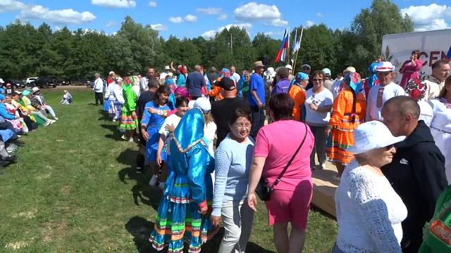 МАРИЙСКИЙ ТАНЕЦ подмотрен на СЕМЫК в Новая Бура. Видео Василия Хайбуллина смотреть онлайн