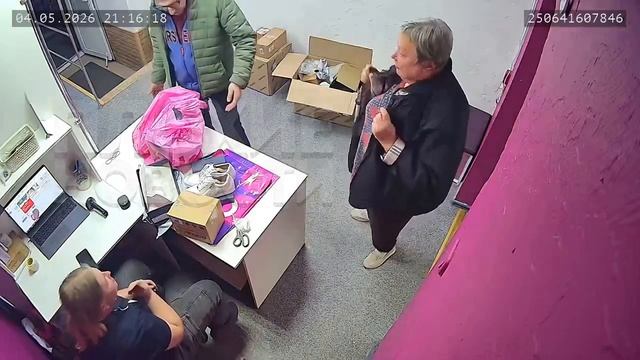 В Москве произошёл конфликт в ПВЗ

Семейная пара примерила обувь, однако вскоре обнаружился брак. Ра