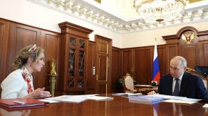 Владимир Путин с Уполномоченным по правам ребёнка Марией Львовой-Беловой, Кремль, 1 июня 2026 года