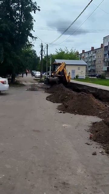 Благоустройство дворов вдоль проспекта Ильича продолжается