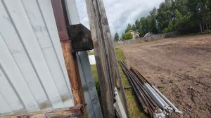 Монтаж забора из профлиста бюджетный вариант