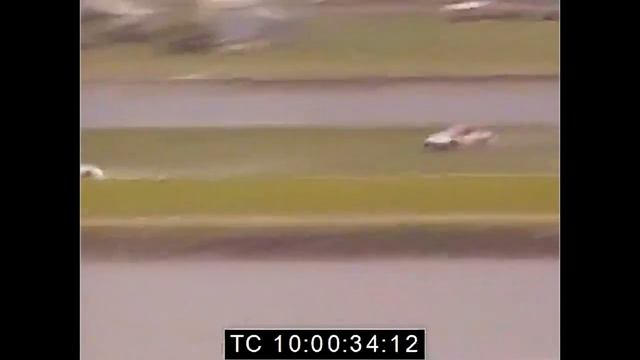 Гоночные машины против воды (только кольцевые гонки)