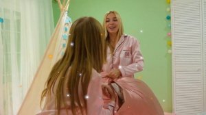 Настю заколдовал волшебник