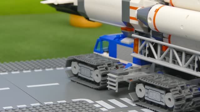 Строим огромную космическую ракету из LEGO! 🔥 Обзор и запуск