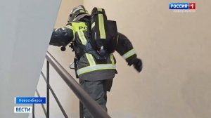 Пожарные Новосибирска проверили выносливость скоростным подъёмом на высоту