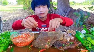 #МУКБАНГ Вареные говяжьи субпродукты с соусом из морепродуктов и острыми овощами! АСМР ЕДА НА КАМЕРУ