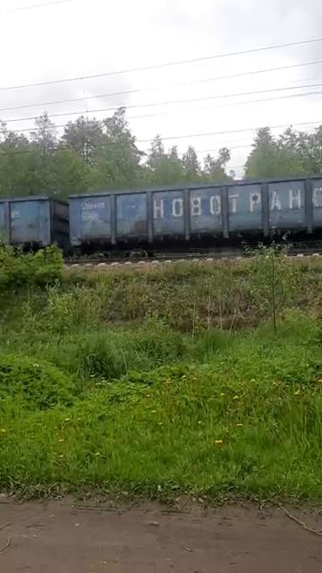 ВЛ-10 проезжает