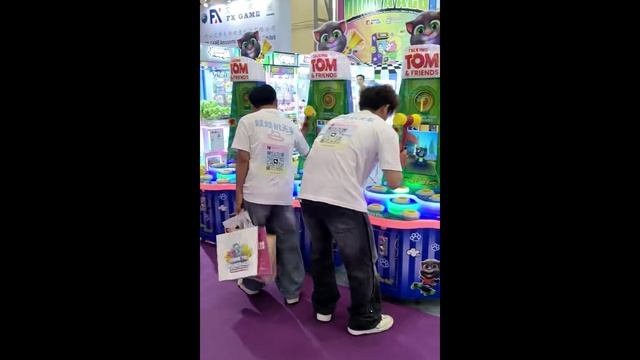 Аттракцион на реакцию - Talking tom смотреть онлайн