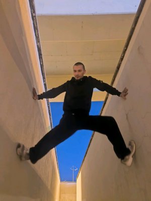 брею голову, за 20 зрителей, под бритву