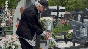 Филипп Киркоров приехал на могилу Бедроса Киркорова с букетом роз... 94 года со дня рождения 2.06.26