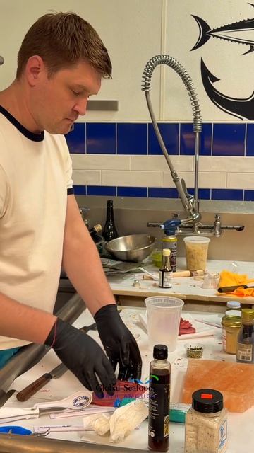 Свежие тапас с тунцом — это идеальное сочетание простоты и изысканного вкуса морепродуктов