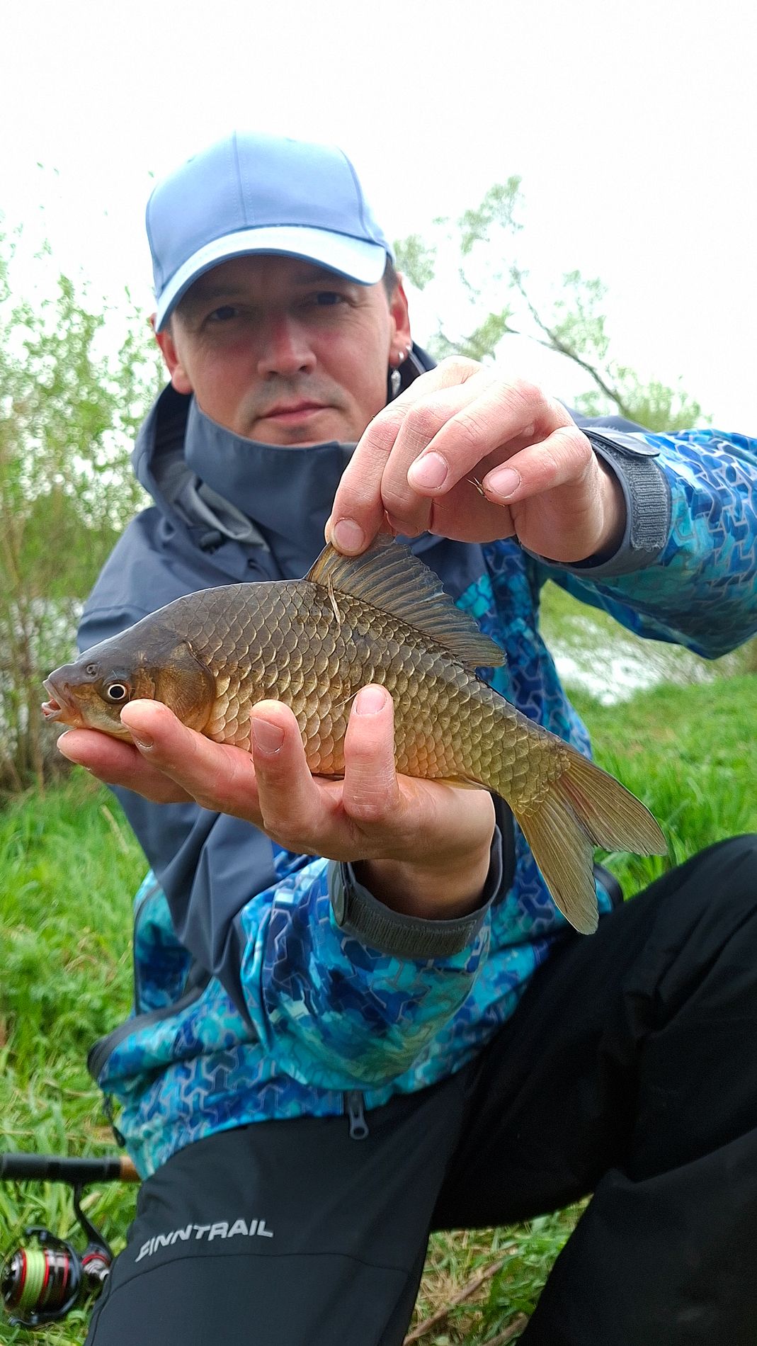 Отличный карась попался! 🔥🎣👍 смотреть онлайн