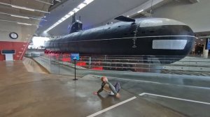 У подводной лодки в Кронштадте