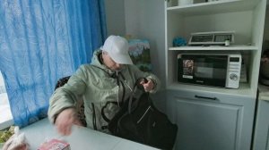 Доделала сарайку. Приготовила рыбу в простой печке.