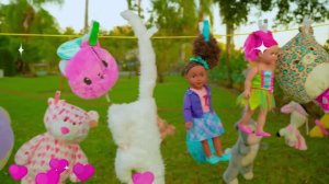 Nastya learns to help her parents and plays with a candy machine