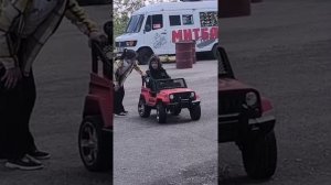 Я с моей младшой сестрой в парке культуры и отдыха. На 1 июня.