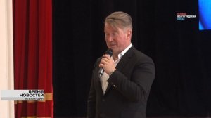 В Волгограде народный артист России Алексей Кравченко пообщался с молодыми актерами
