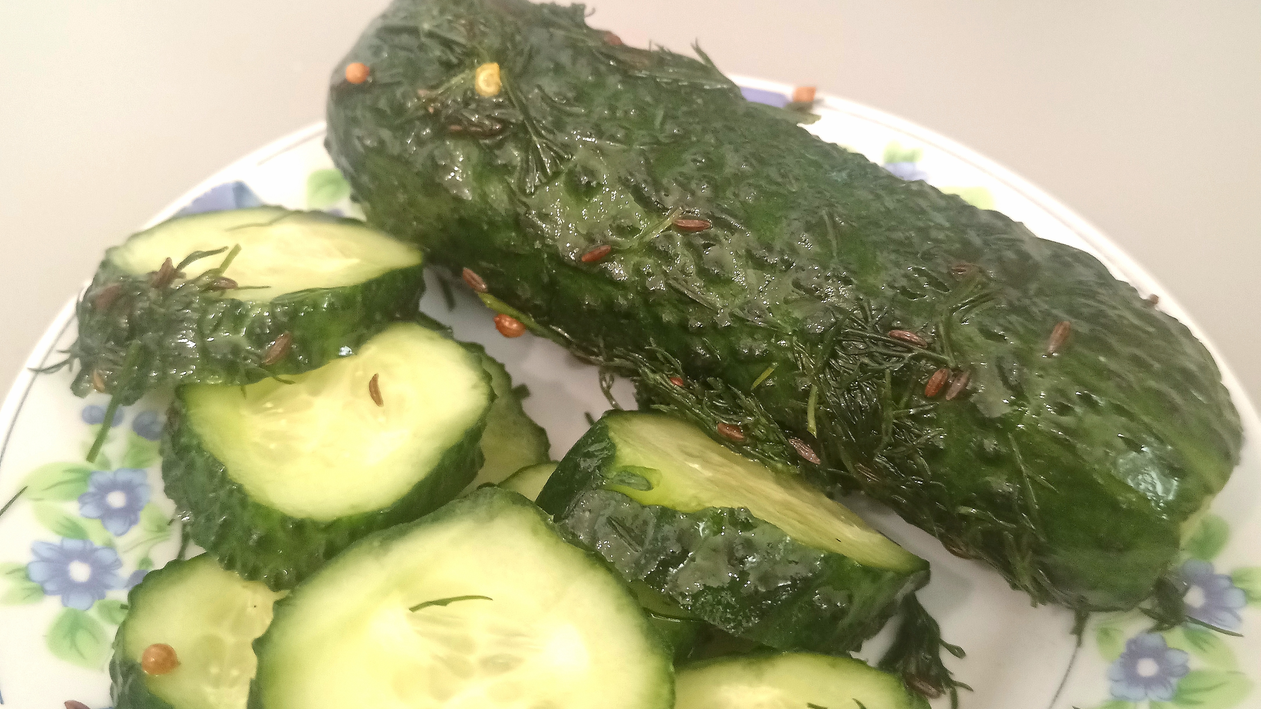 Малосольные огурцы с уксусом