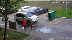 Таран шлагбаума во дворе дома 26 20.07.2019