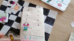 распаковка бумажных сюрпризов📒