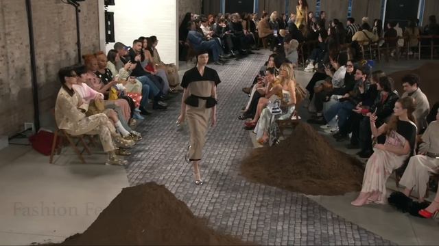Moschino ｜ Fall⧸Winter 2026⧸27 ｜ Milan Fashion Week
