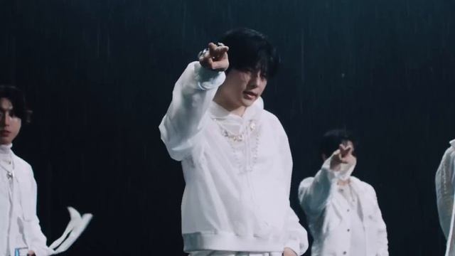 Stray Kids
I Lose My Breath M/V