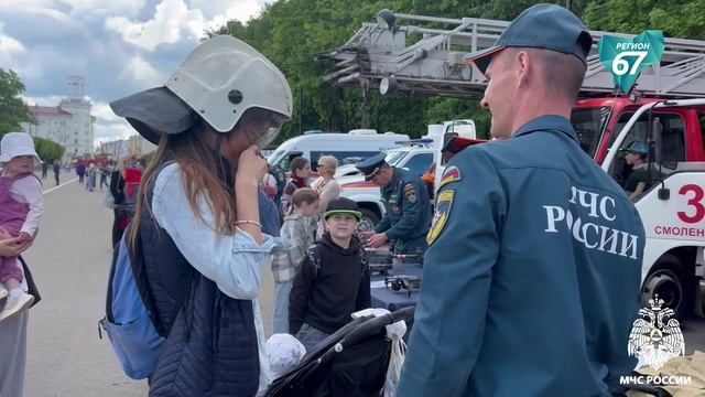 В Смоленске прошёл праздник "МЧС за безопасное детство" смотреть онлайн