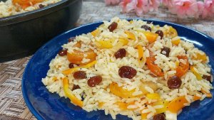 Плов с овощами и изюмом