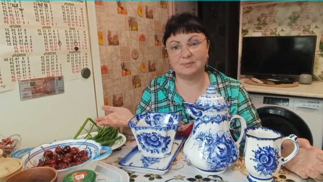 БАЛУЮ СЕБЯ, КУПИЛА ПОСУДУ ГЖЕЛЬ