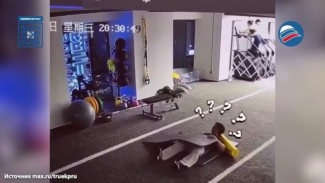 Мужчина пришёл тренироваться и проспал на полу в спортзале до вечера