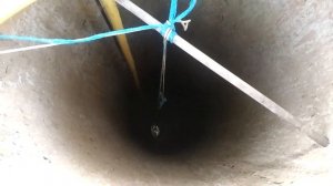 чистка узкого колодца самодельним гройфером