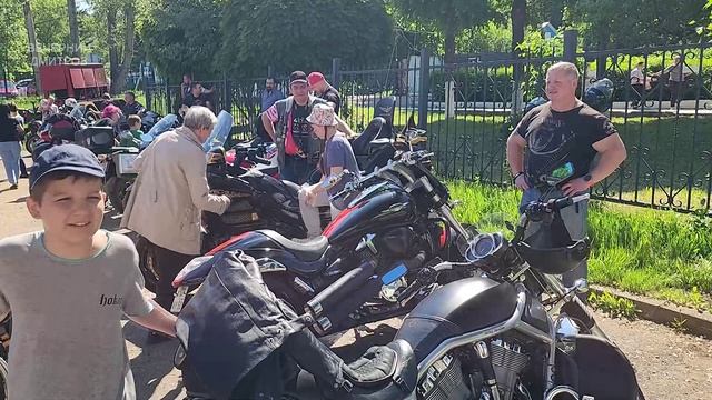 В Дмитрове местные байкеры устроили праздник для детей-инвалидов смотреть онлайн
