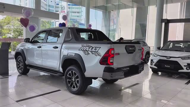 Toyota Hilux Revo 2026 - Интерьер и Экстерьер смотреть онлайн