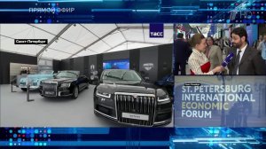 Вокруг российских автомобилей на ПМЭФ собралась очередь.