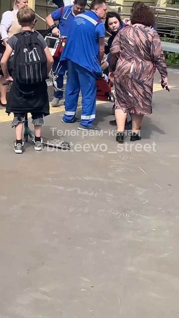 В Братеево мужчина напал на сотрудницу МФЦ смотреть онлайн