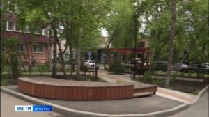 Бальзамины сорта «Канди» высадили во дворе иркутского Дома ветеранов