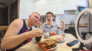 Ранний Мукбанг! В спешке собираем ВЕЩИ, подъедаем ОСТАТКИ! Обсудили ВСЕ НЮАНСЫ нашей поездки в Питер