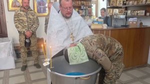 ‼️🇷🇺☦Боец из Узбекистана принял православие на фронте 

▪️Бойцы-морпехи из Русской Общины Донецка,
