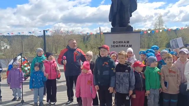 Приятным сюрпризом для всех пришедших на митинг в Суне стало выступление поэта и композитора смотреть онлайн