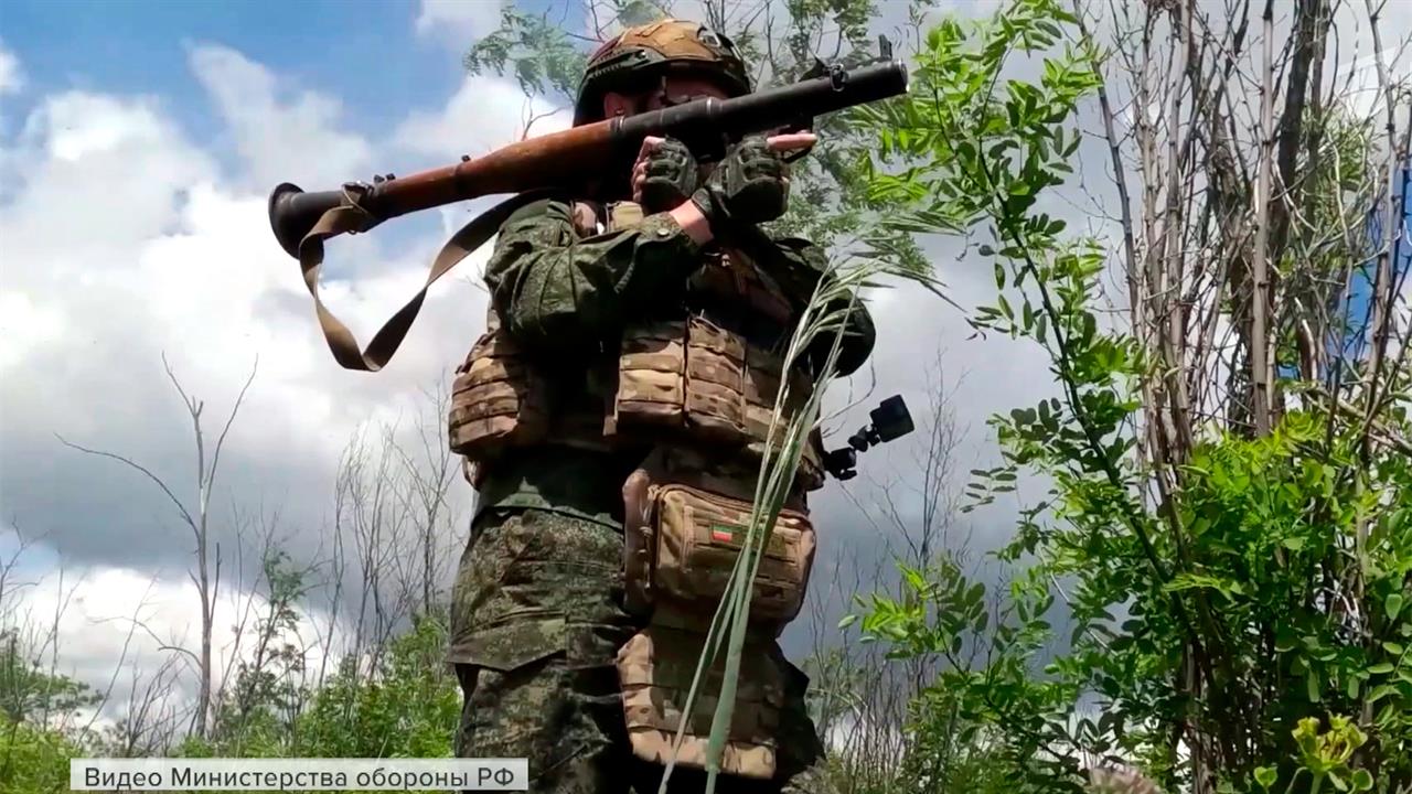 На Константиновском участке российская пехота заняла новые позиции. смотреть онлайн