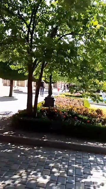 Площадь перед Нарзанной галереей в Кисловодске.  #travel, #природа, #фонтан, #путешествия,