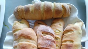 Всем доброе утро. Угощаю всех, с  необычной формой пирожков. Очень вкусные и красивые..