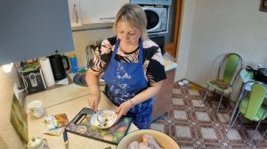 На ужин голени в духовке и вареная картошка